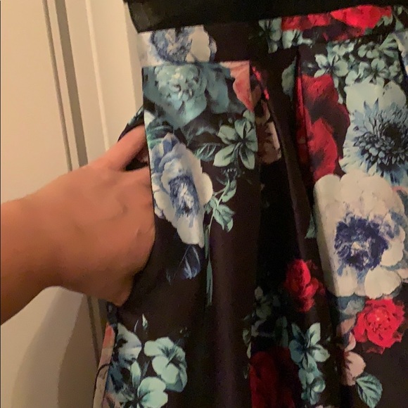 Floral homecoming/cocktail style dress - Picture 4 of 6